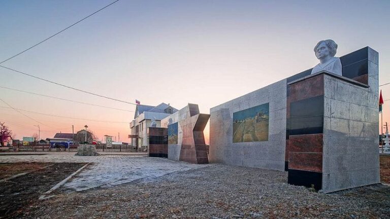 Мемориал в п. Хомутово