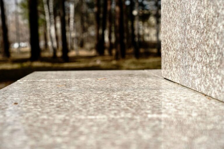 Памятник Новокшенову В.Ф.