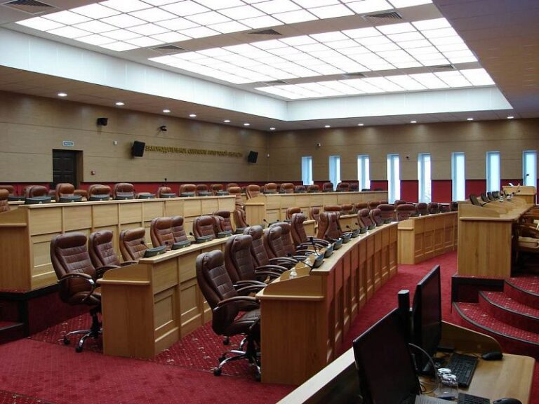 Зал заседаний законодательного собрания Иркутской области