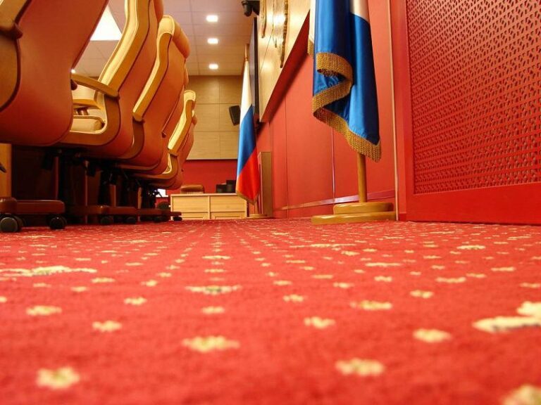 Зал заседаний законодательного собрания Иркутской области