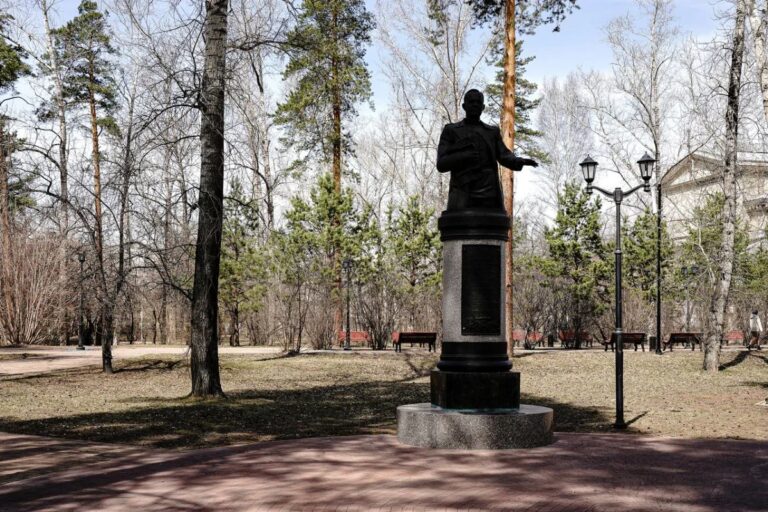 Памятник Ярополову Н.И.