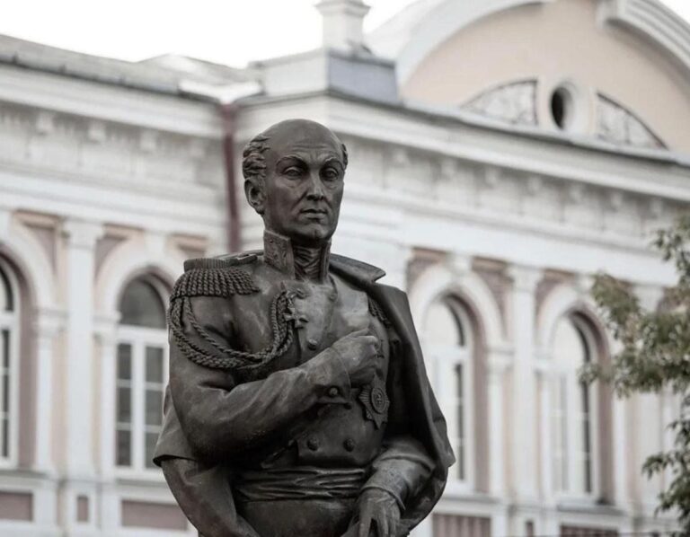 Первый памятник М.М. Сперанскому в России