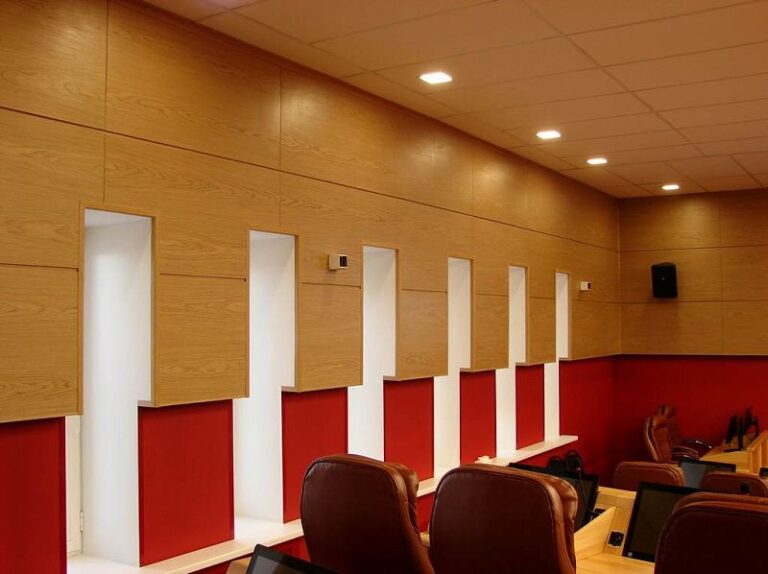 Зал заседаний законодательного собрания Иркутской области