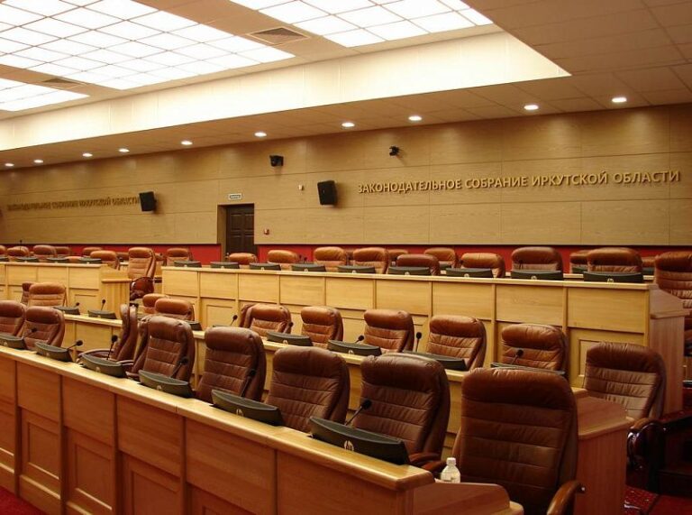 Зал заседаний законодательного собрания Иркутской области